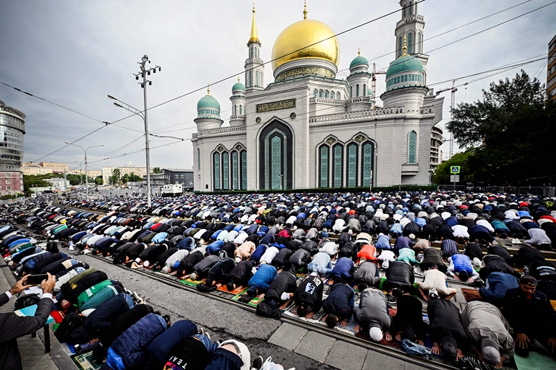 Muslim devotees offer Eid al-Adha prayers at a mosque in Moscow on June 28, 2023. (Photo by Alexander NEMENOV / AFP) (Photo by ALEXANDER NEMENOV/AFP via Getty Images)