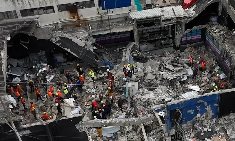 Aerial view shows rescue teams working at the Jet Set nightclub a day after the collapse of its roof in Santo Domingo on April 9, 2025. Rescuers raced to find survivors among the rubble of the nightclub where at least 124 people, including a former Major League Baseball star, were killed when the roof collapsed. (Photo by Alfred DAVIES / AFP) (Photo by ALFRED DAVIES/AFP via Getty Images)